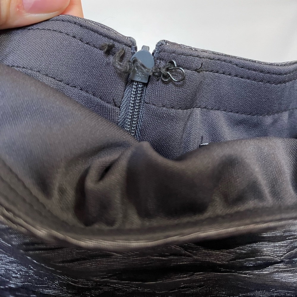 LE CHATEAU STRAPLESS RUFFLE DRESS - Picture 4 of 4